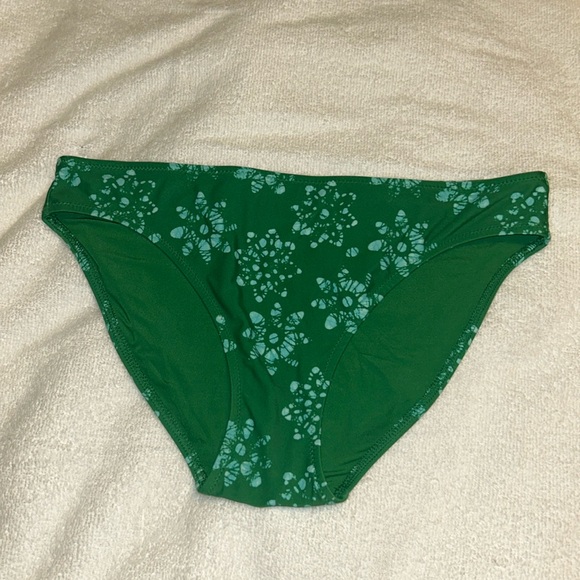 Aerie Green Floral Unlined Underwire Bottom
Bikini Size M - Picture 5 of 10